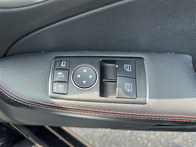 気になる車はすぐにお問い合わせください！画面右側の0066から始まる無料ダイヤルからお問い合わせ下さい！専門スタッフがお車のご質問にお答えいたします！