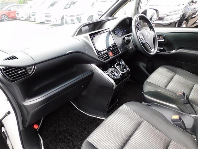 後期・9インチフルセグナビ・バックカメラ・BTオーディオ・両側自動ドア・LEDライト・フォグLED・トヨタセーフティセンス・ETC・アイドリングストップ・シートヒーター・フロアマット・ドアバイザー