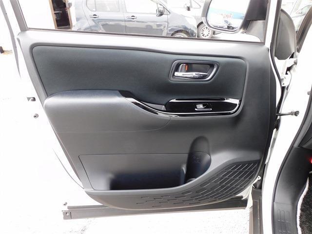 後期・9インチフルセグナビ・バックカメラ・BTオーディオ・両側自動ドア・LEDライト・フォグLED・トヨタセーフティセンス・ETC・アイドリングストップ・シートヒーター・フロアマット・ドアバイザー