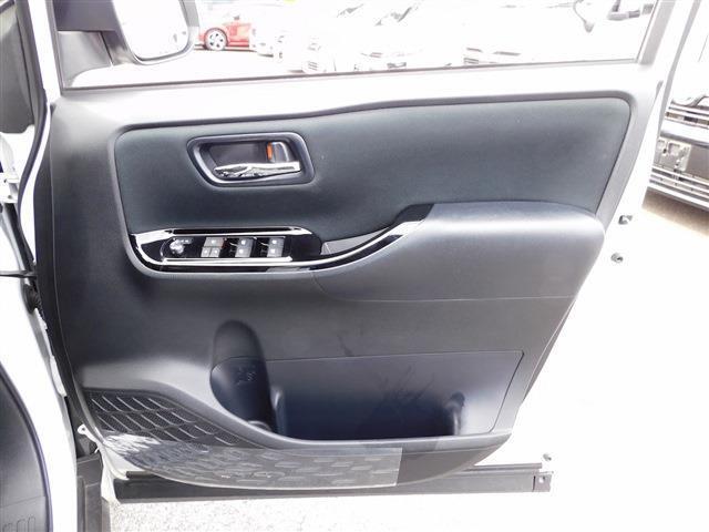 後期・9インチフルセグナビ・バックカメラ・BTオーディオ・両側自動ドア・LEDライト・フォグLED・トヨタセーフティセンス・ETC・アイドリングストップ・シートヒーター・フロアマット・ドアバイザー