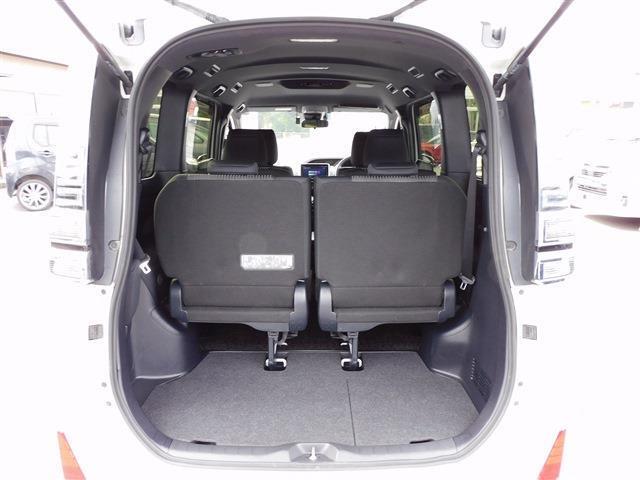 後期・9インチフルセグナビ・バックカメラ・BTオーディオ・両側自動ドア・LEDライト・フォグLED・トヨタセーフティセンス・ETC・アイドリングストップ・シートヒーター・フロアマット・ドアバイザー