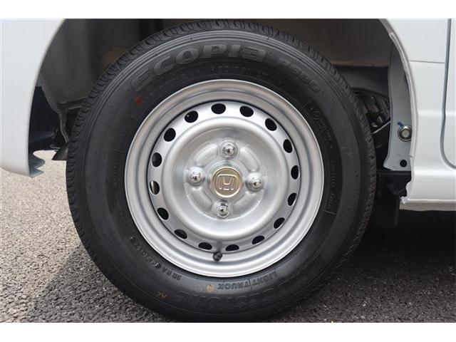 自動車保険も取り扱っております。専任の担当者も常駐しておりますので当社にて一括でお車の手続きができます！是非お任せ下さい！