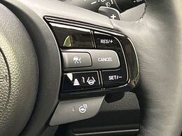 【アダプティブクルーズコントロール】高速道路での長距離走行が楽に！！自動で速度を保つクルーズコントロールが、衝突軽減システムと連携し、前方の車両を感知して車間を保つように速度調節してくれます！！