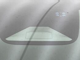 【ホンダセンシング】走行中に前方の車両等を認識し、衝突しそうな時は警報とブレーキで衝突回避と被害軽減をアシスト。より安全にドライブをお楽しみいただけます。