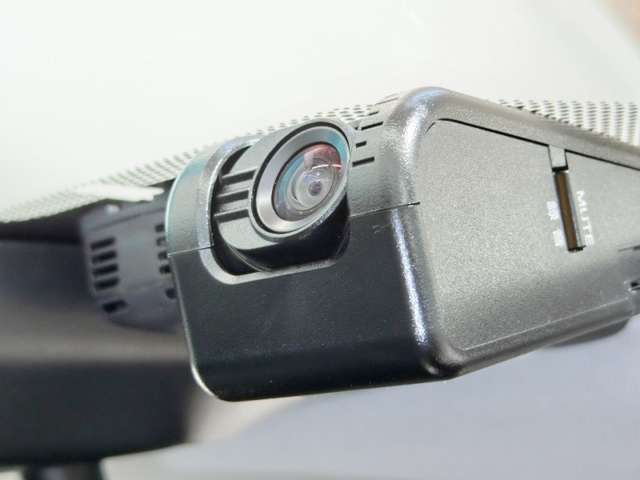 万が一のためのドライブレコーダー付き。
