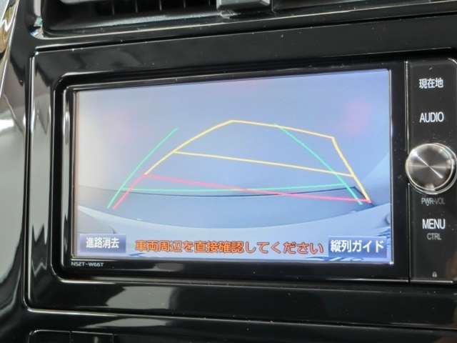 バックモニターで車庫入れも安心。