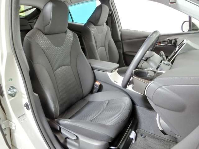 運転席シートです。フィット感が有り座り心地の良いシートです。