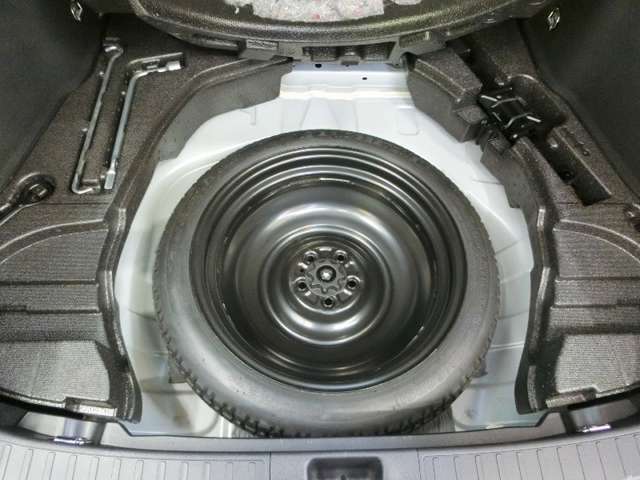 スペアタイヤが格納されています。