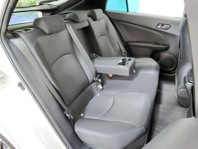 リアシートもゆったり座れます。