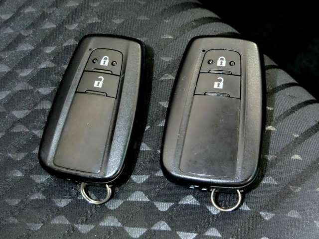 スマートキーです。ポケットなどキーが近くに有れば、エンジンの始動が出来ます。