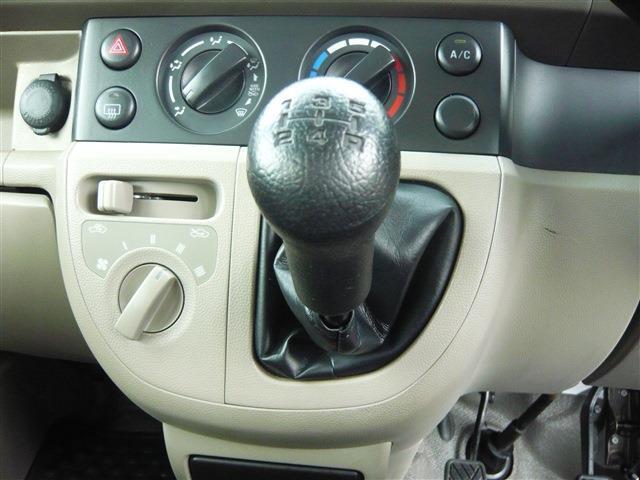 ★当社ではお客様の愛車を全力でフォローさせて頂く為、専門の整備スタッフを常駐させ、いつでもお客様のご要望に応えられるような体制を取っており更には自社整備工場も完備しておりますので安心です★