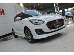 走行33,000キロの内外装、機関共とても良好なピュアホワイトパールです