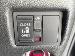【パワースライドドア】スマートキーや運転席のスイッチでスライドドアの開閉が可能♪電動だから力を入れてドアを開ける必要が無く、小さいお子様でも、重い荷物を持っている時もラクに開け閉めできます♪