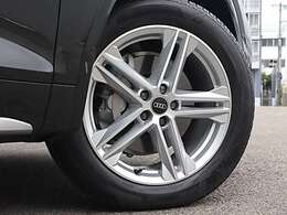 ●オシャレは足元から。サスペンションは硬すぎずしなやかな乗り心地に貢献しています。さらにローアンドワイドの佇まいがスポーティ！