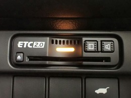 ◆三重県最大級の大型屋内中古車センター♪ヴァーサス鈴鹿店です♪オールジャンルの展示車が盛り沢山です♪在庫の無い車両のオーダーも受け付けます♪電話→059-384-5050までお問合せ下さい◆