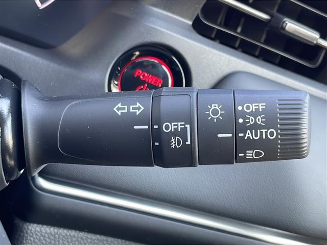 【　オートライト　】オートライトなのでライトの点け忘れを気にすることなく運転が出来ます♪