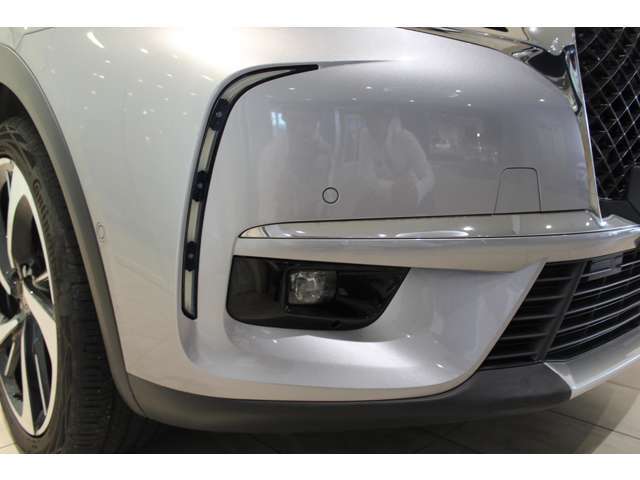 コーナーセンサー、フォグランプ装備。