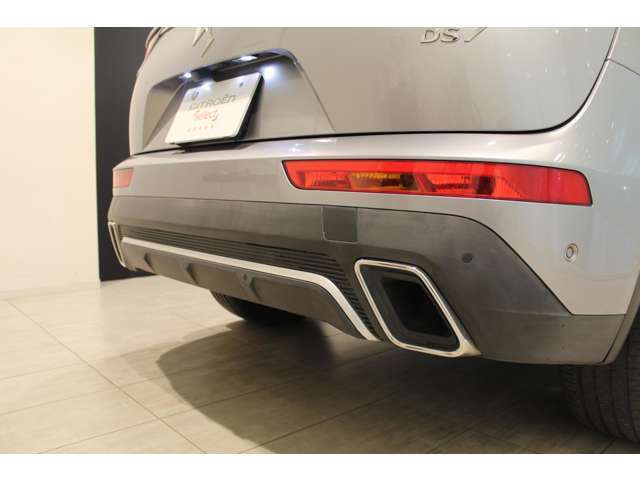 リアにもコーナーセンサー装備。