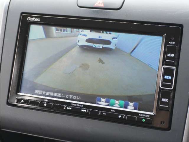 ◆バックカメラ◆リバースにするだけで映ります、後方の安全確認や、狭い駐車場での車庫入れ、雨の日や夜間など視界の悪い時に便利です！安全にバックする為には欠かせない装備です。