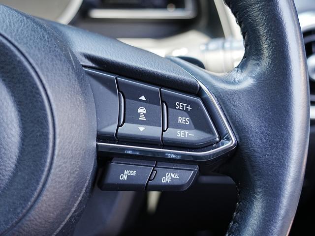 前走車両の速度に合せて、自車の速度を調整できる「MRCC（マツダレーダークルーズコントロール）」を装備しています。