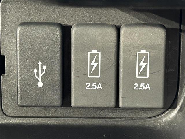 【運転席操作部】『運転席周辺の装備』の画像になります。快適なドライブを楽しむための機能が装備されています！運転席から触れるので使いやすいです！