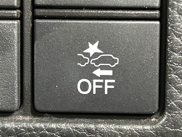 【衝突軽減ブレーキ（CMBS）】衝突するおそれが高い場合、音と光で注意して強いブレーキングを行い、衝突回避・被害軽減を支援します。機能には限界があるためご注意ください。