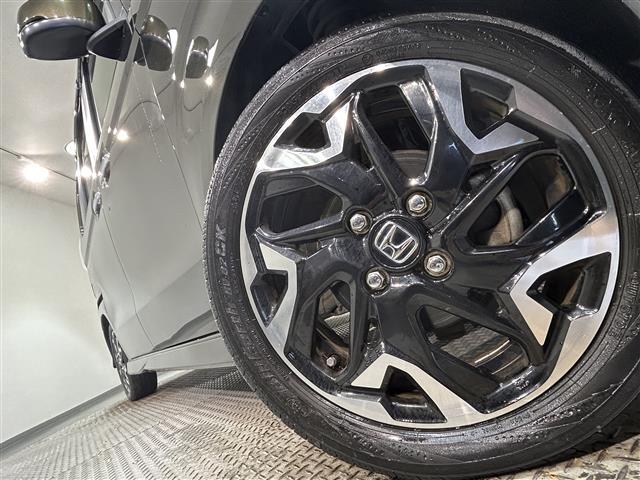 【タイヤ・ホイール】『タイヤ/ホイール周辺』の画像になります。写真の内容に関してご不明点、ご質問等がございましたらお気軽にガリバー店舗までお問い合わせください。