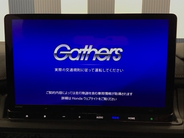 純正メモリーインターナビ付きです！ホンダコネクト対応、CD・DVD再生、ミュージックサーバー、フルセグTV視聴、Bluetooth接続可能です！