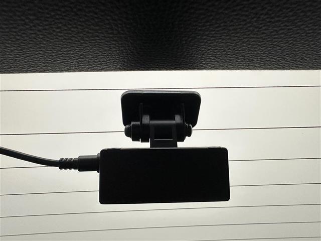 【ドライブレコーダー】映像・音声などの運転中の記録を残します。事故などを起こした起こされた時の証拠になりえますので、もしも時でも安心ですね。