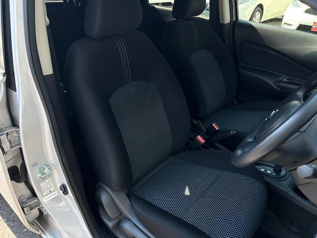 運転席も目立つキズや汚れはありません。気持ちよくご使用いただけます。