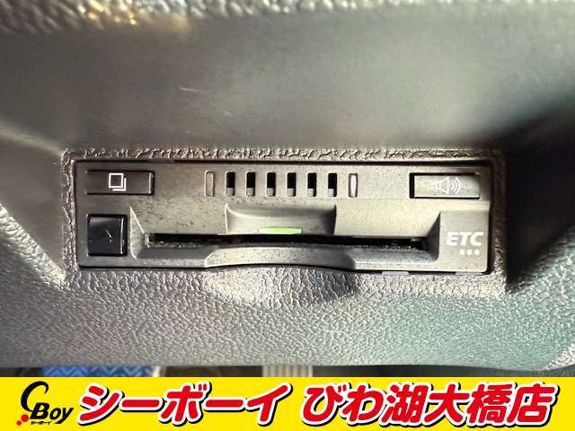 今や必需装備となりつつある、【ETC】搭載車！当店でセットアップが可能ですので、ご納車当日からご使用が可能です！高速道路料金のお支払いが楽々です！