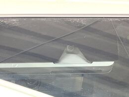 【トヨタセーフティセンス】走行中に前方の車両等を認識し、衝突しそうな時は警報とブレーキで衝突回避と被害軽減をアシスト。より安全にドライブをお楽しみいただけます。