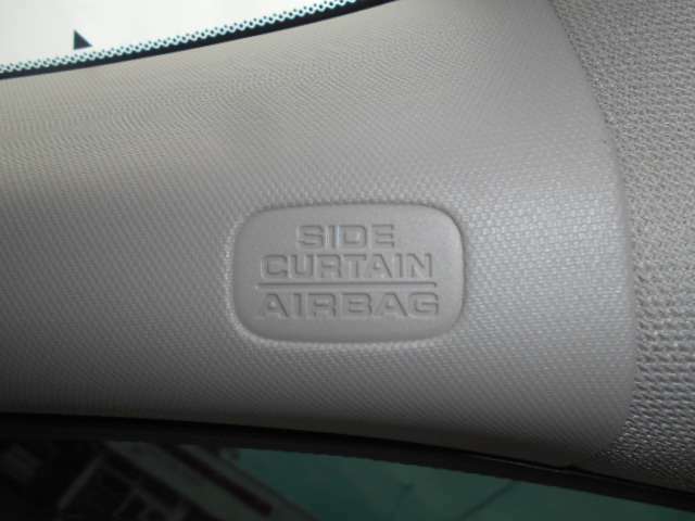 運転席＆助手席のエアバッグはもちろん、前席用iサイドエアバッグ、サイドカーテンエアバッグも付いて万一の時も安心♪
