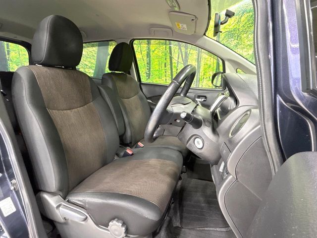 運転席シート廻りは使用感も少なく、良好な状態となっています。丁寧に使われていたことがよくわかりますね。