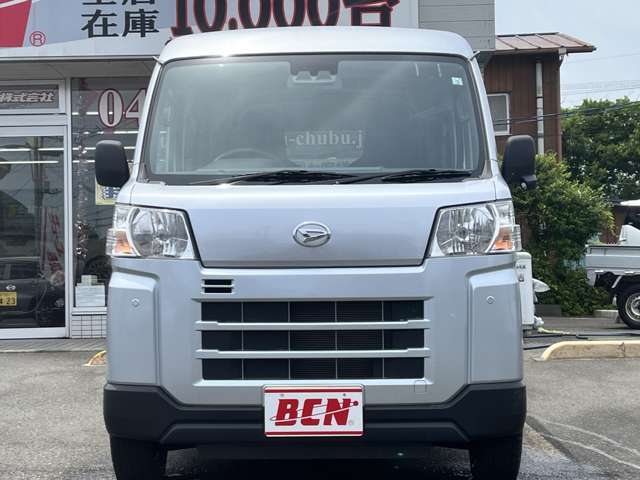 内装はルームクリーニング（室内清掃）後の納車となります♪♪　外装ももちろん磨き後の納車となります！！　プロスタッフがまごころ込めて仕上げます！！