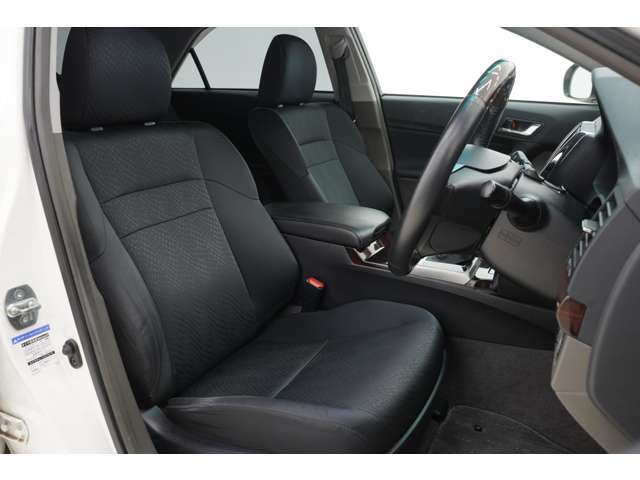 年式を感じさせない無い内装で御座います！マークxならではなシンプルな内装に仕上がっております！！