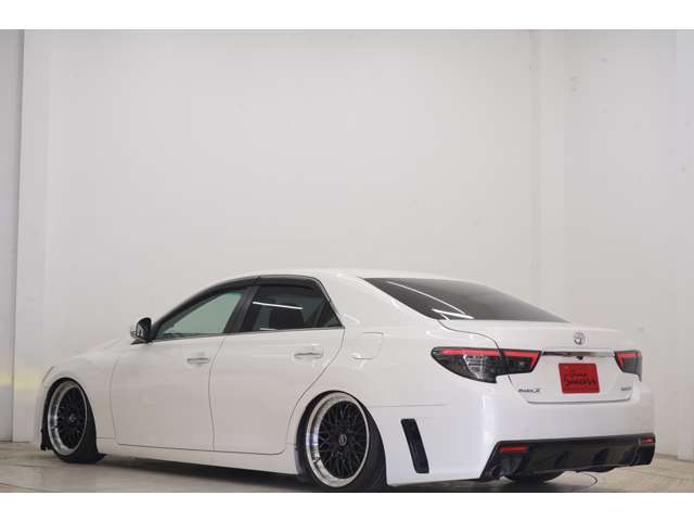 テールランプはマークXで人気のスモークテールランプをチョイス！！変更も可能で御座います！マークx専門店ならではの選択肢を楽しんで下さい！！