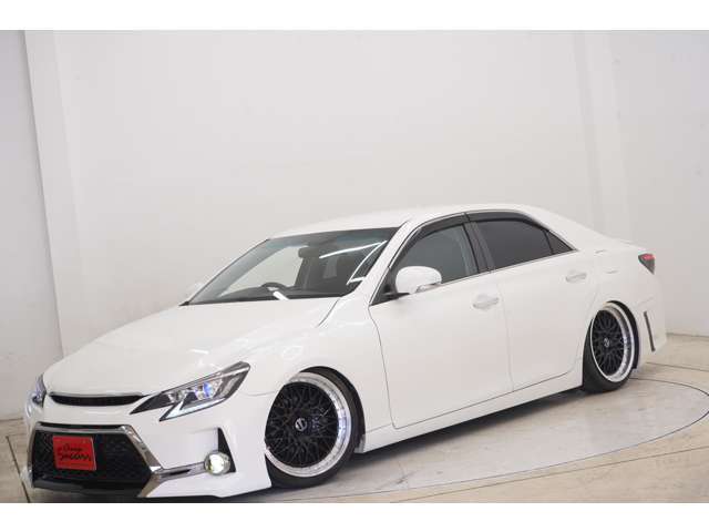 新たなマークXには新品ヘッドライトを装着させて頂きました！マークXの事ならお気軽にご相談ください。