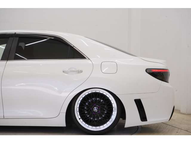 ●多彩な装備でご納得頂けるお車だと思います。お客様にご納得頂けるお車を提供できるよう日々、努力いたします。ご来店の際は、どのようなことでもご相談ください。精一杯ご対応させて頂きます。