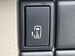 【パワースライドドア】スマートキーや運転席のスイッチでスライドドアの開閉が可能♪電動だから力を入れてドアを開ける必要が無く、小さいお子様でも、重い荷物を持っている時もラクに開け閉めできます♪