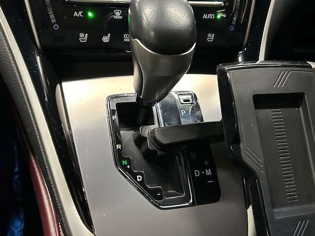 モデリスタ　サンルーフ　レザーシート　トヨタセーフティセンス　　レーダークルーズコントロール　ナビ　JBLサウンドシステム　パワーバックドア　前席パワーシート　前席エアシート　LEDヘッドライト