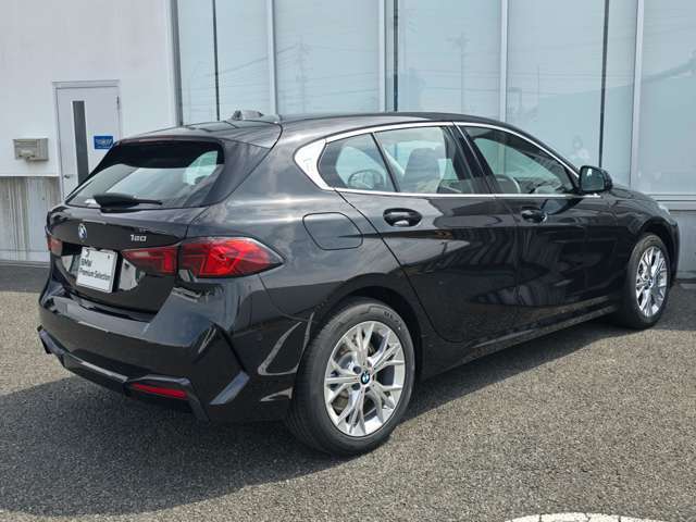 この度は弊社認定中古車をご覧いただき誠にありがとうございます。弊社はBMW 正規ディーラーですので遠方のお客様も安心してご購入下さい。ご不明な点がございましたらお気軽にお申し付けください。