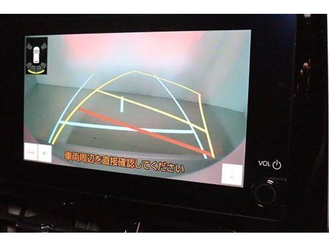 ガイド付きバックモニター！　ハンドルを切るとラインも曲がって表示され、進行方向の目安となり安心です。