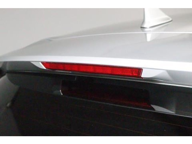 目線の高さに近いストップランプが、後続車にブレーキを踏んだことを知らせるので安全性もUPします。