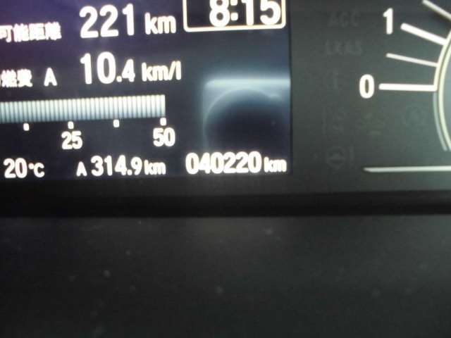 当社工場です。専門スタッフによる整備＆カスタムで安心！！セダン＆1BOXカーを中心に展示中です！！