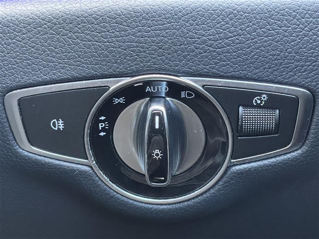 輸入車ディーラー採用のドライブレコーダーも選べます。万が一の事故の際のお守りとしていかがでしょうか？その他様々なオプションをご用意しております。