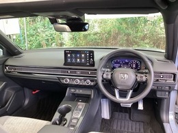 ご覧のように、視界が広く運転しやすいように設計されています。また、プラズマクラスター技術搭載デュアルフルオートエアコンで快適です。