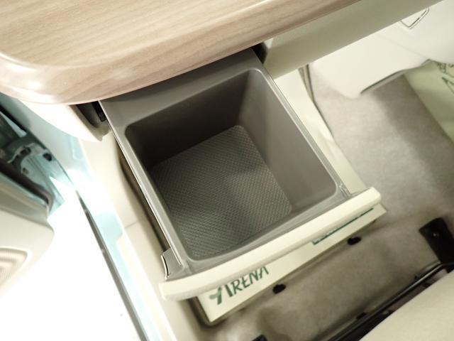 引き出し式のドリンクホルダーがあります。