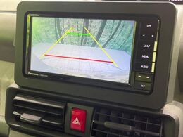 【バックカメラ】駐車時に後方がリアルタイム映像で確認できます。大型商業施設や立体駐車場での駐車時や、夜間のバック時に大活躍！運転スキルに関わらず、今や必須となった装備のひとつです！