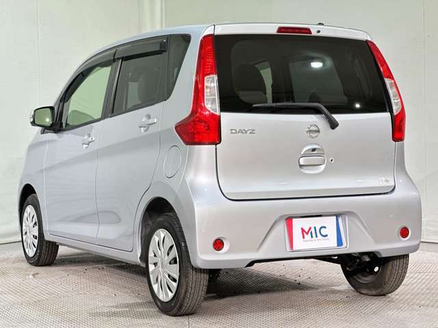 納車前にはスタッフによってピカピカに仕上げてご納車致します。オプションでガラスコーティングなどオススメ品も格安で承ります！